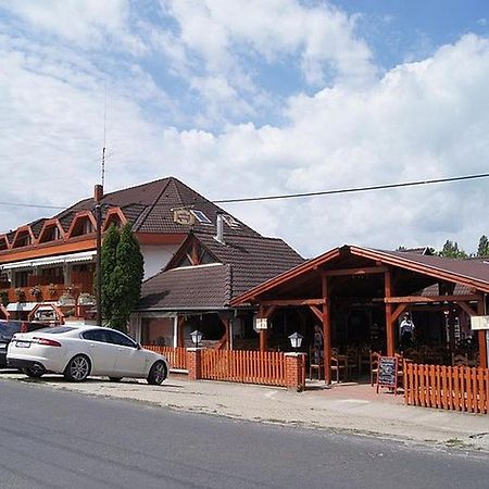 Retro Hotel MERID Zamárdi Exterior foto