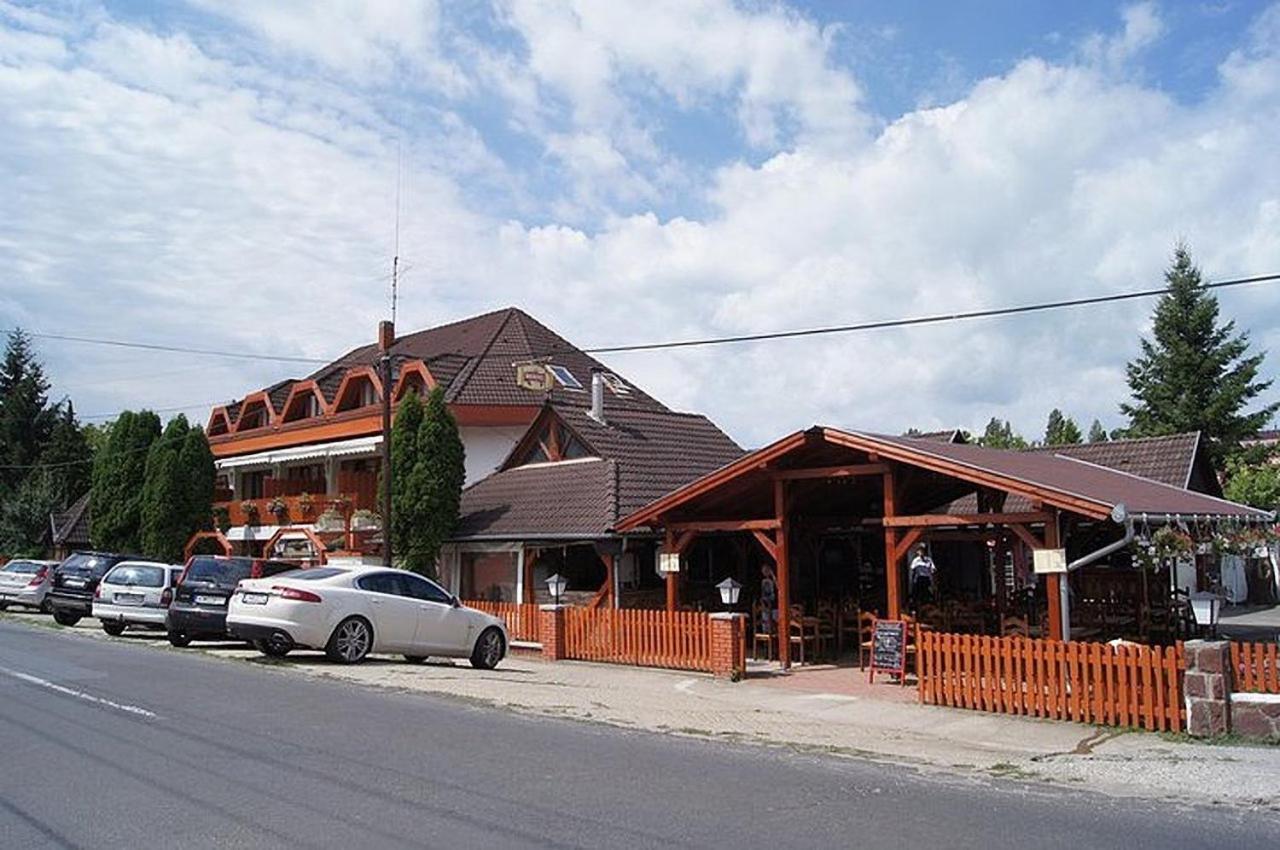 Retro Hotel MERID Zamárdi Exterior foto